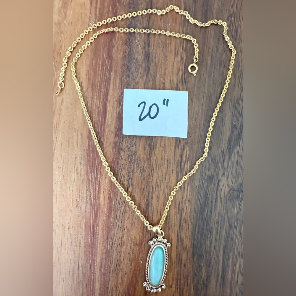 VTG Premier Designs Green Pendant Necklace Gold Tone Acrylic